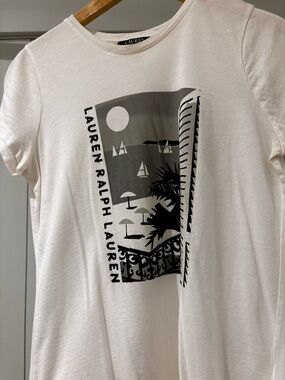 Ralph Lauren White Short Sleeve Tee with Black & Gray Beach Graphic, size M